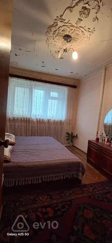 Satılır 3 otaqlı köhnə tikili 80 m²