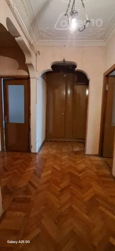Satılır 3 otaqlı köhnə tikili 80 m²