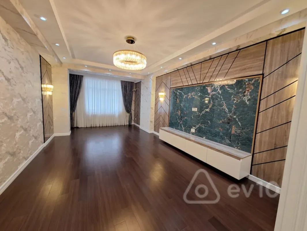 Satılır 4 otaqlı yeni tikili 215 m²