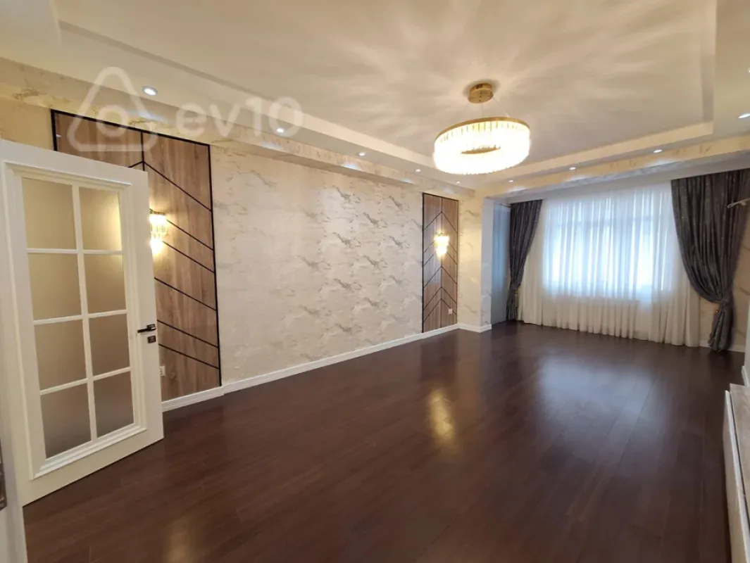 Satılır 4 otaqlı yeni tikili 215 m²