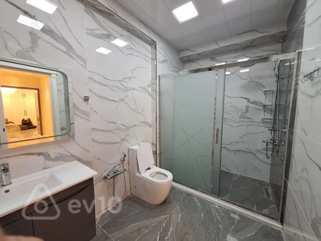 Satılır 4 otaqlı yeni tikili 215 m²