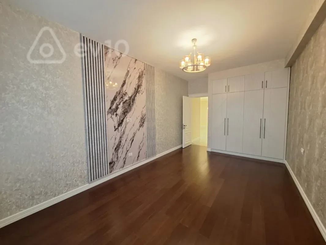 Satılır 4 otaqlı yeni tikili 215 m²