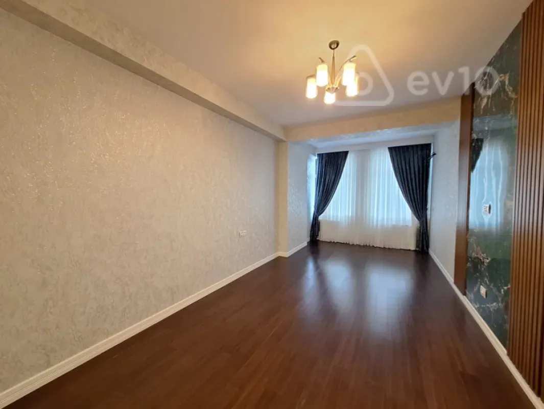Satılır 4 otaqlı yeni tikili 215 m²