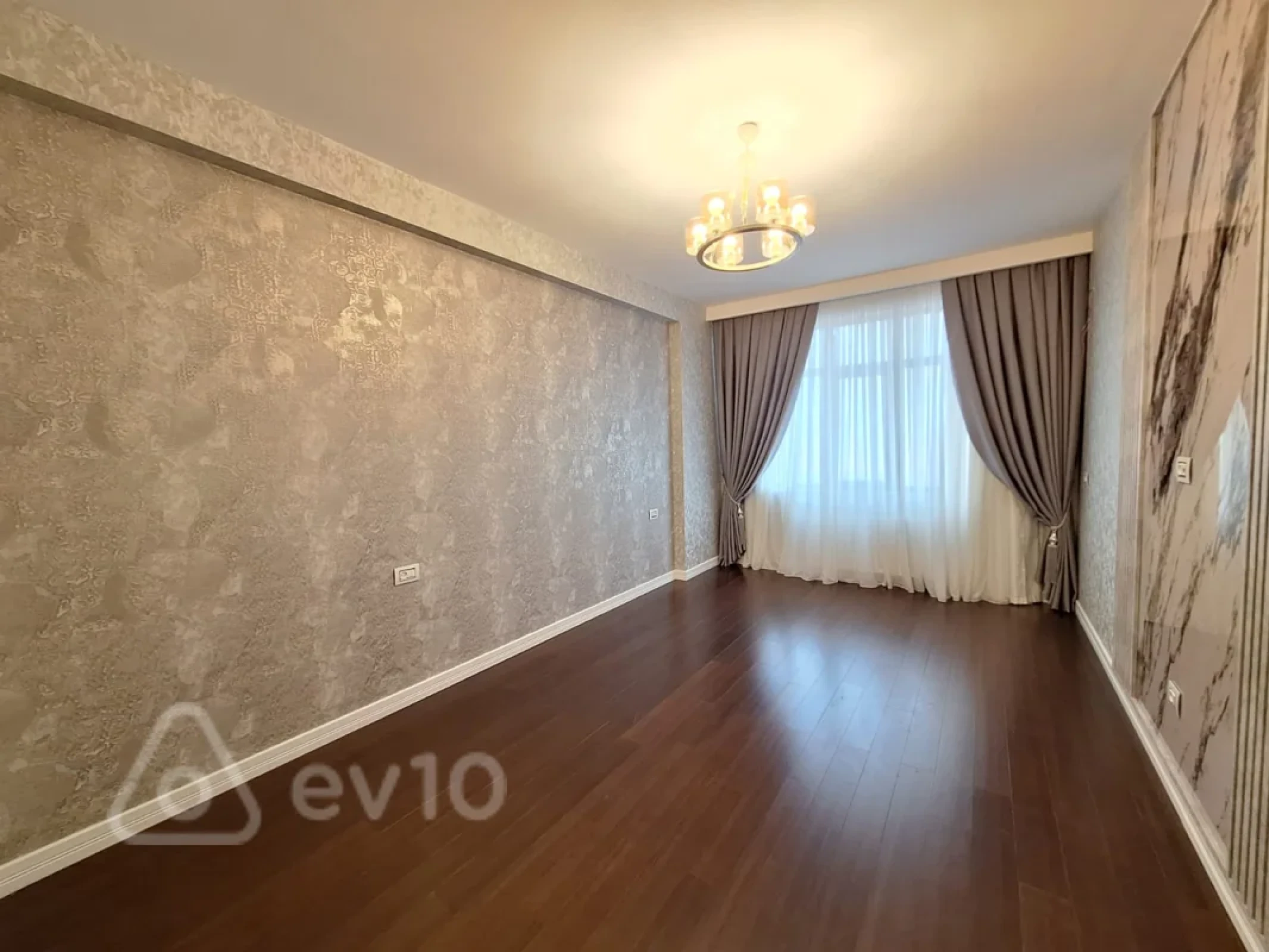 Satılır 4 otaqlı yeni tikili 215 m²