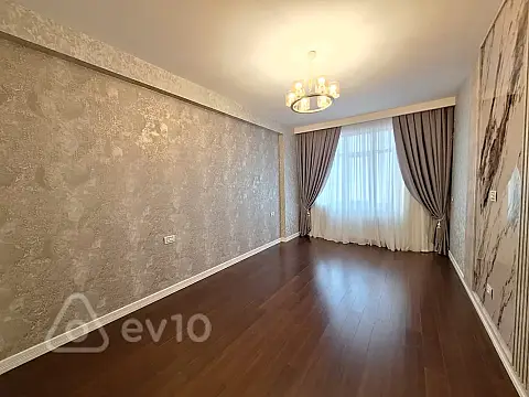 Satılır 4 otaqlı yeni tikili 215 m²