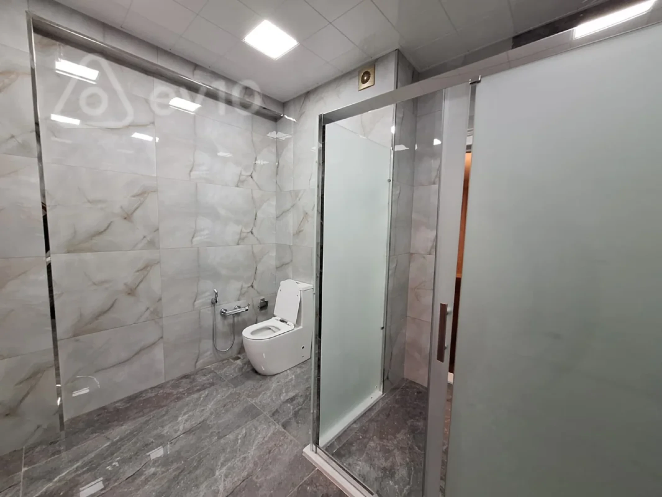 Satılır 4 otaqlı yeni tikili 215 m²
