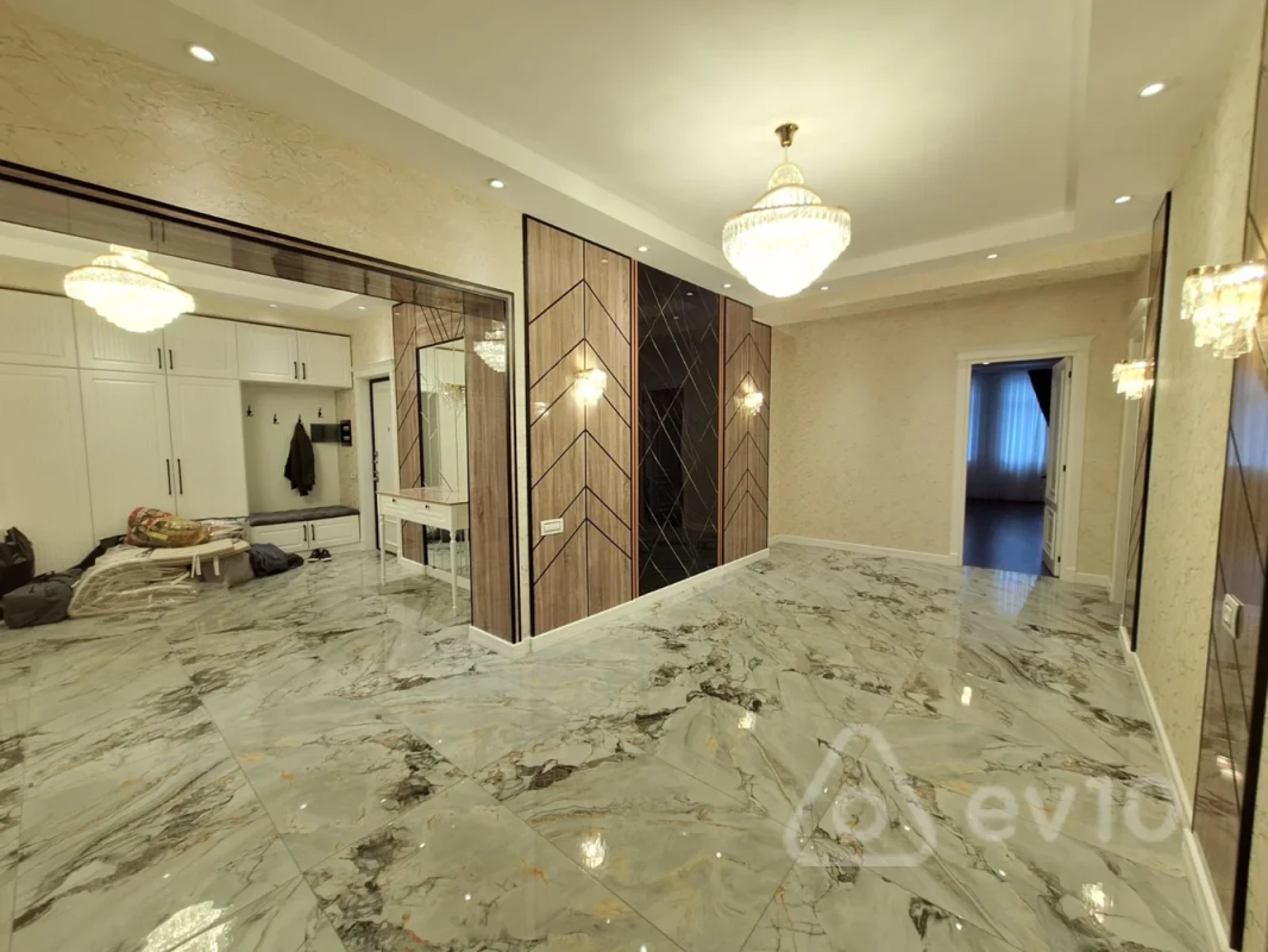 Satılır 4 otaqlı yeni tikili 215 m²