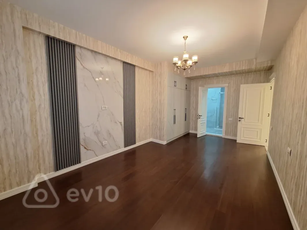 Satılır 4 otaqlı yeni tikili 215 m²