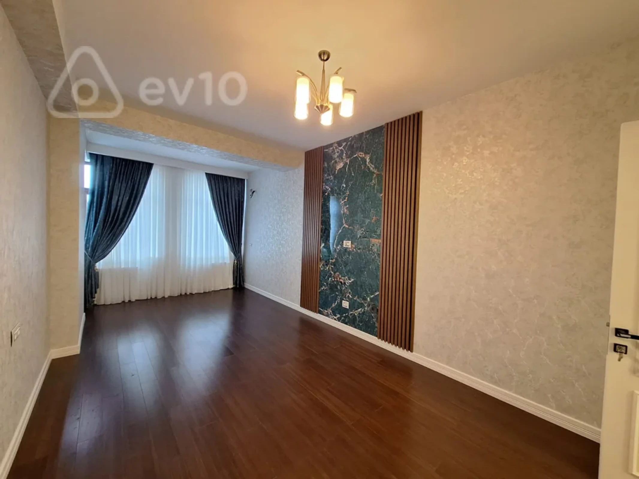 Satılır 4 otaqlı yeni tikili 215 m²