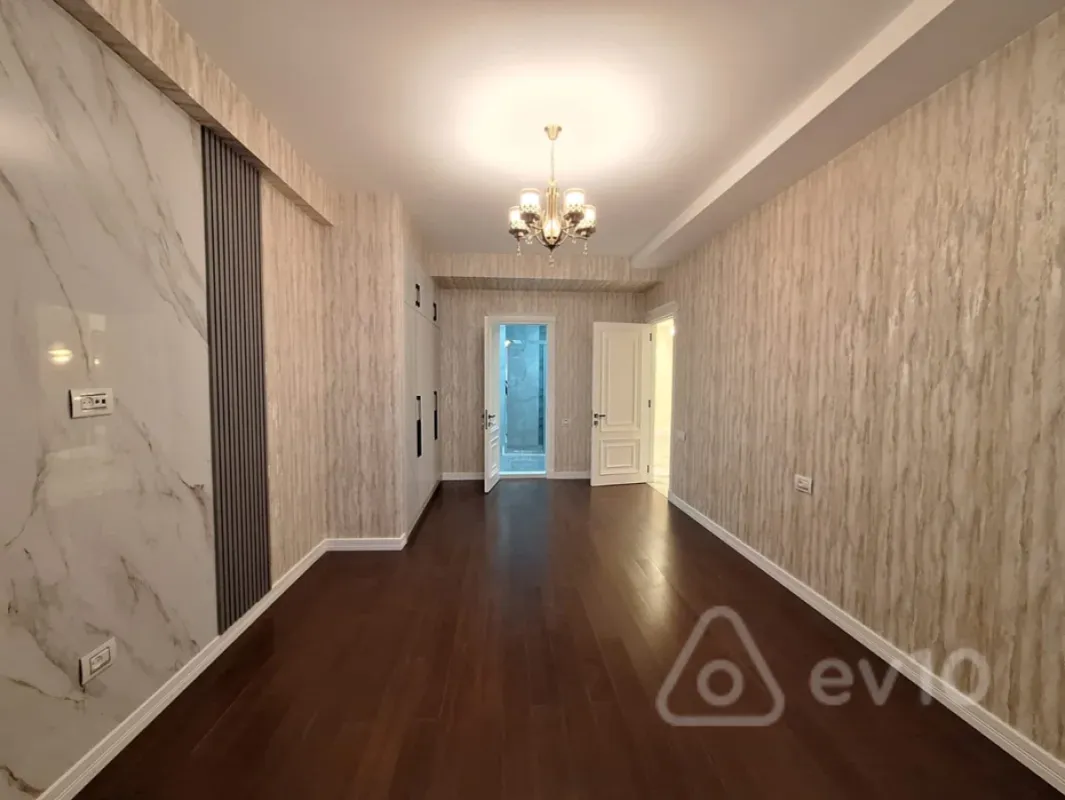 Satılır 4 otaqlı yeni tikili 215 m²