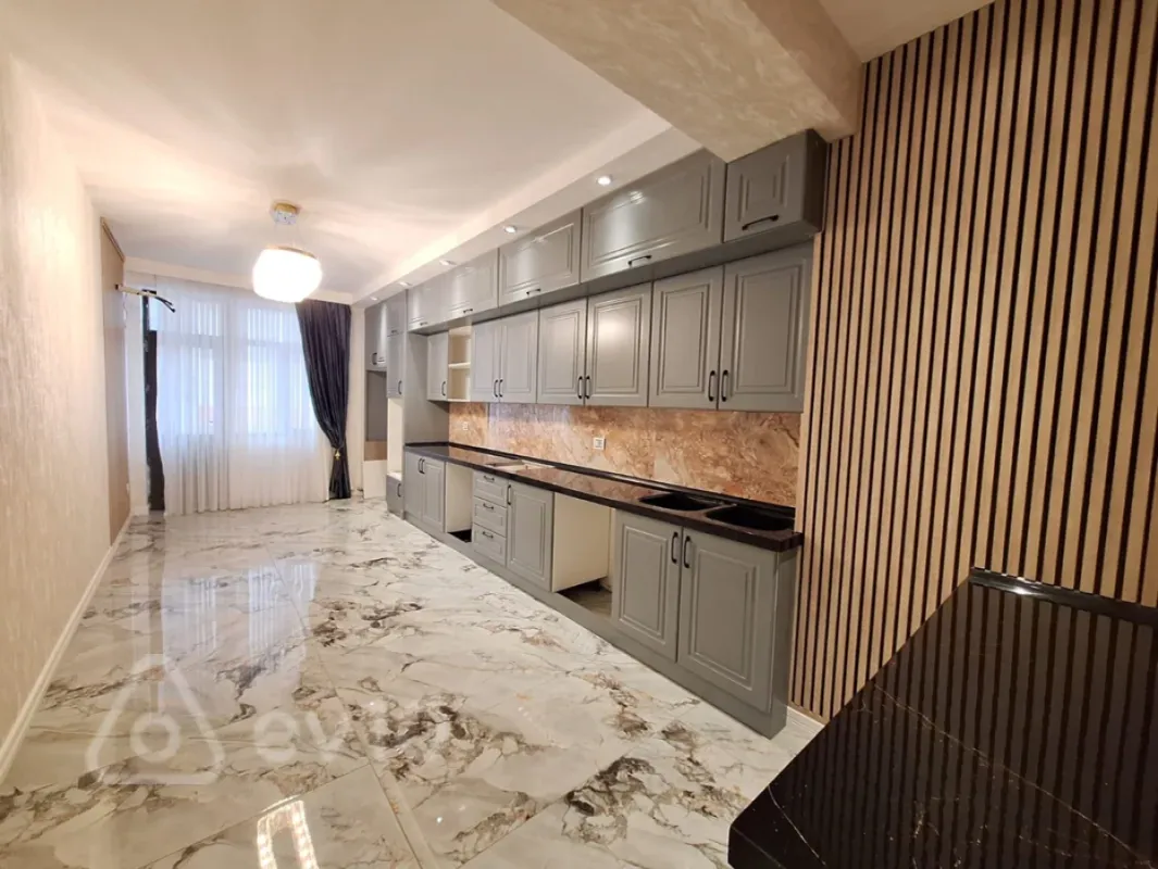 Satılır 4 otaqlı yeni tikili 215 m²