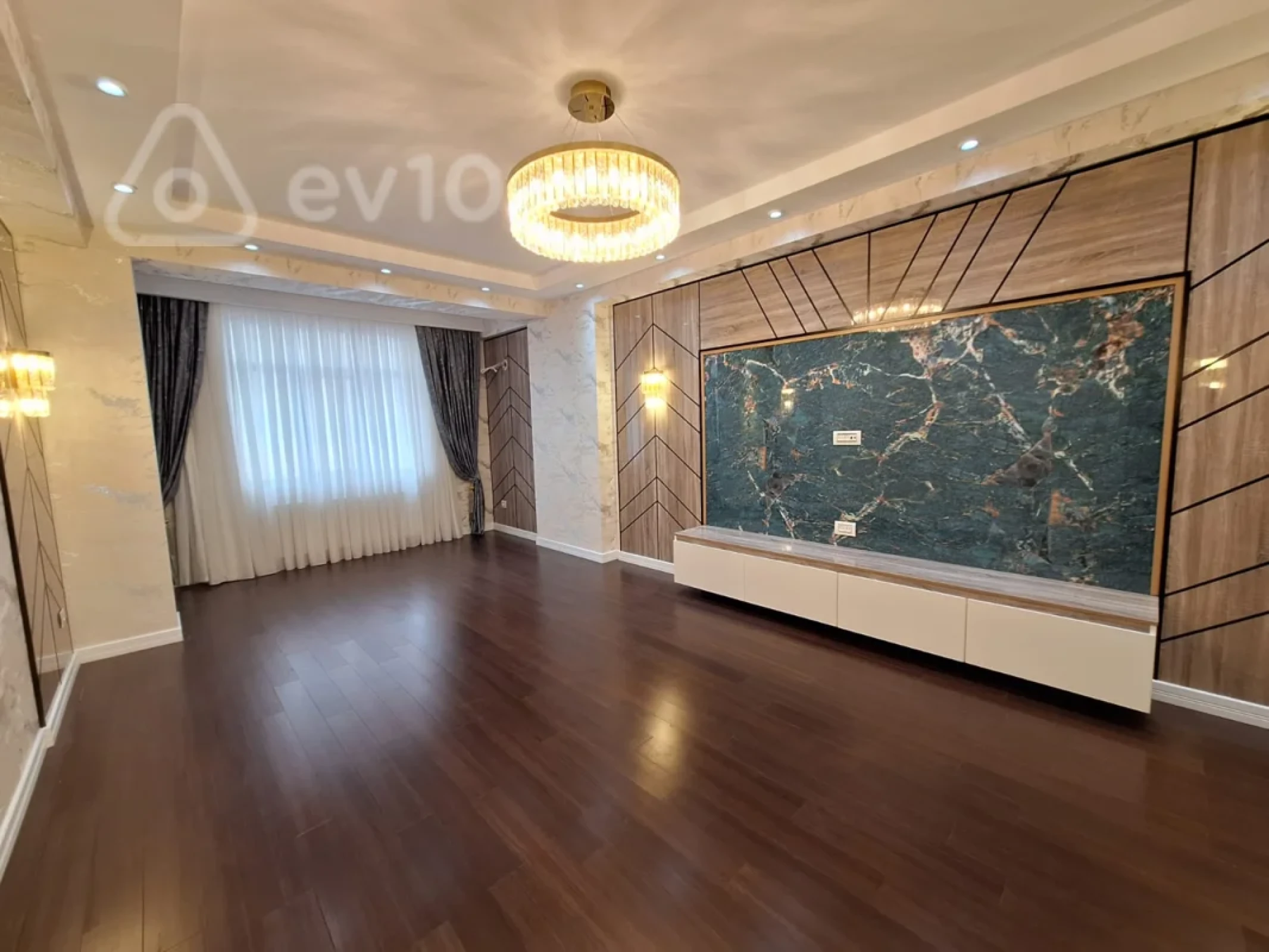 Satılır 4 otaqlı yeni tikili 215 m²