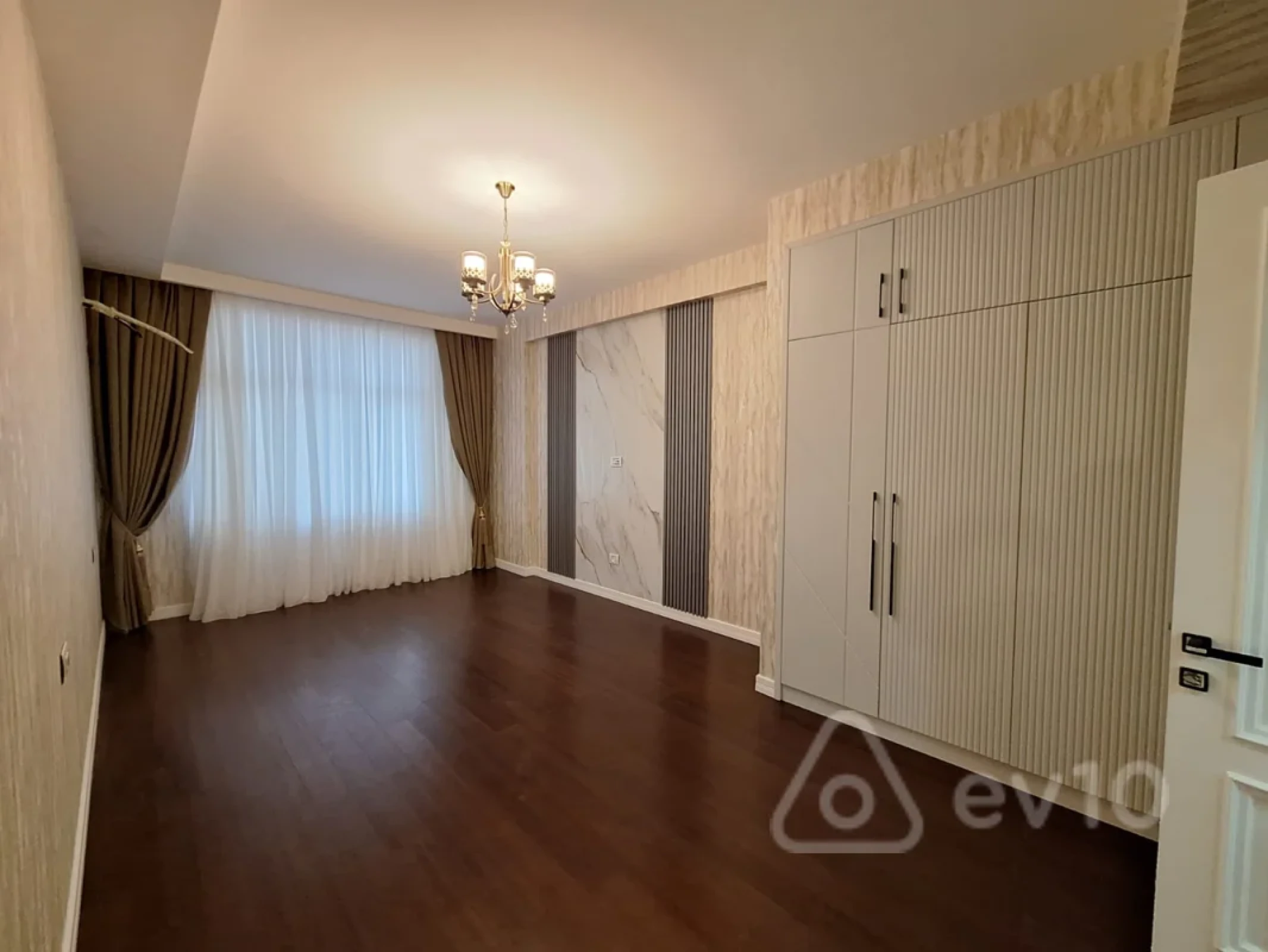 Satılır 4 otaqlı yeni tikili 215 m²