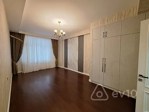 Satılır 4 otaqlı yeni tikili 215 m²