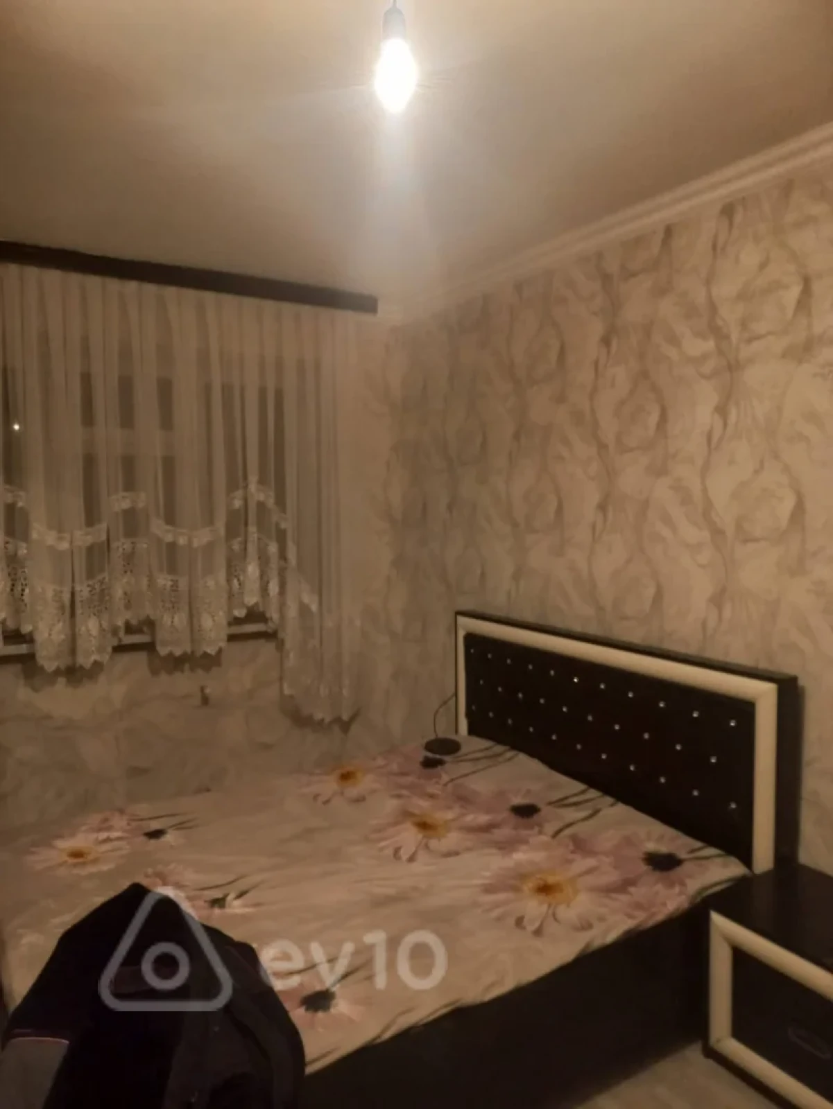 Satılır 1 otaqlı köhnə tikili 40 m²