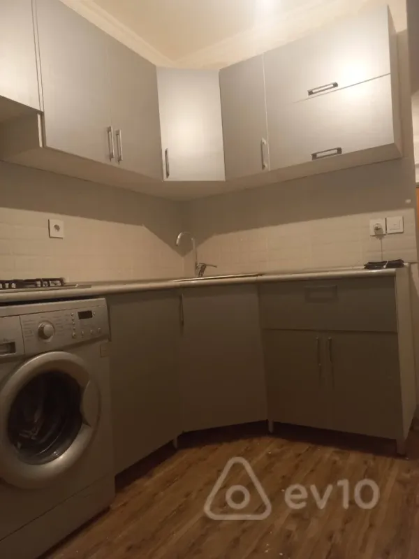 Satılır 1 otaqlı köhnə tikili 40 m²