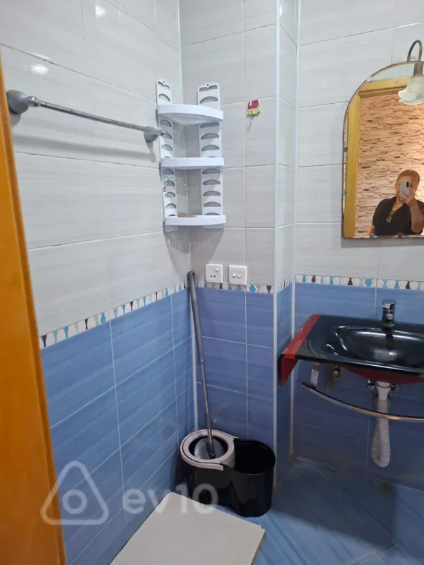 Kirayə verilir 4 otaqlı köhnə tikili 110 m²