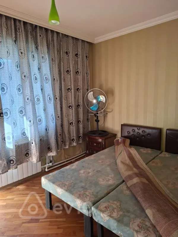 Kirayə verilir 4 otaqlı köhnə tikili 110 m²