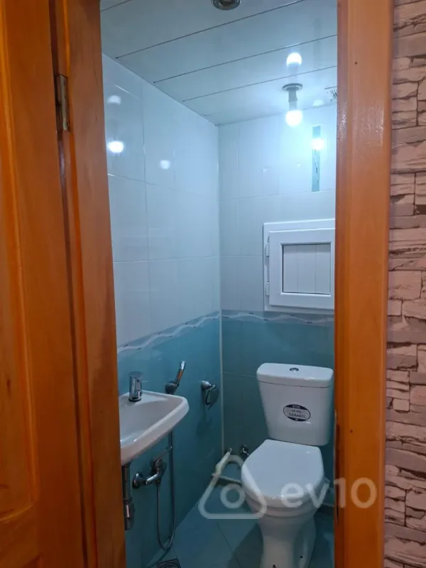 Kirayə verilir 4 otaqlı köhnə tikili 110 m²