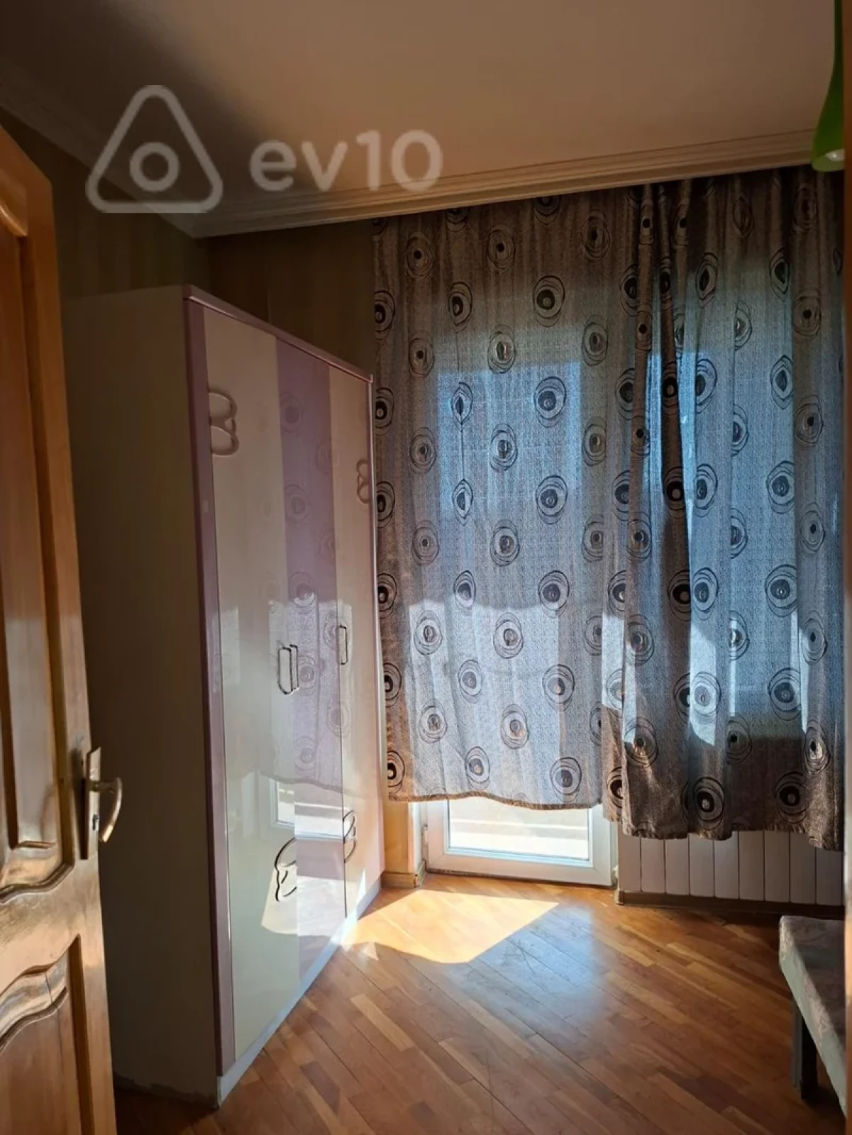 Kirayə verilir 4 otaqlı köhnə tikili 110 m²