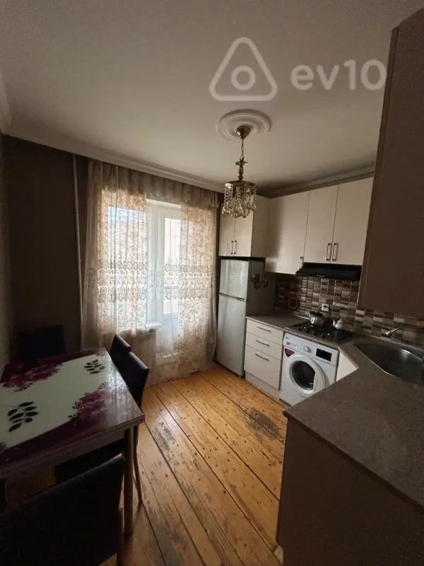 Kirayə verilir 3 otaqlı köhnə tikili 70 m²
