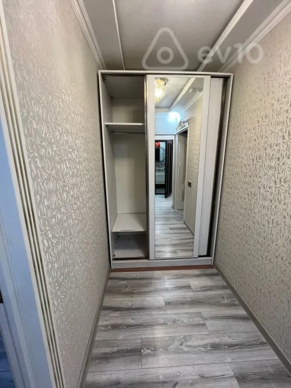 Satılır 3 otaqlı köhnə tikili 80 m²