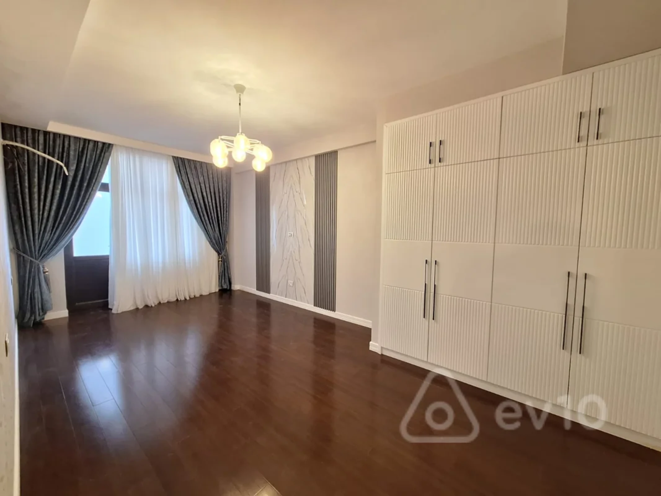 Satılır 4 otaqlı yeni tikili 215 m²