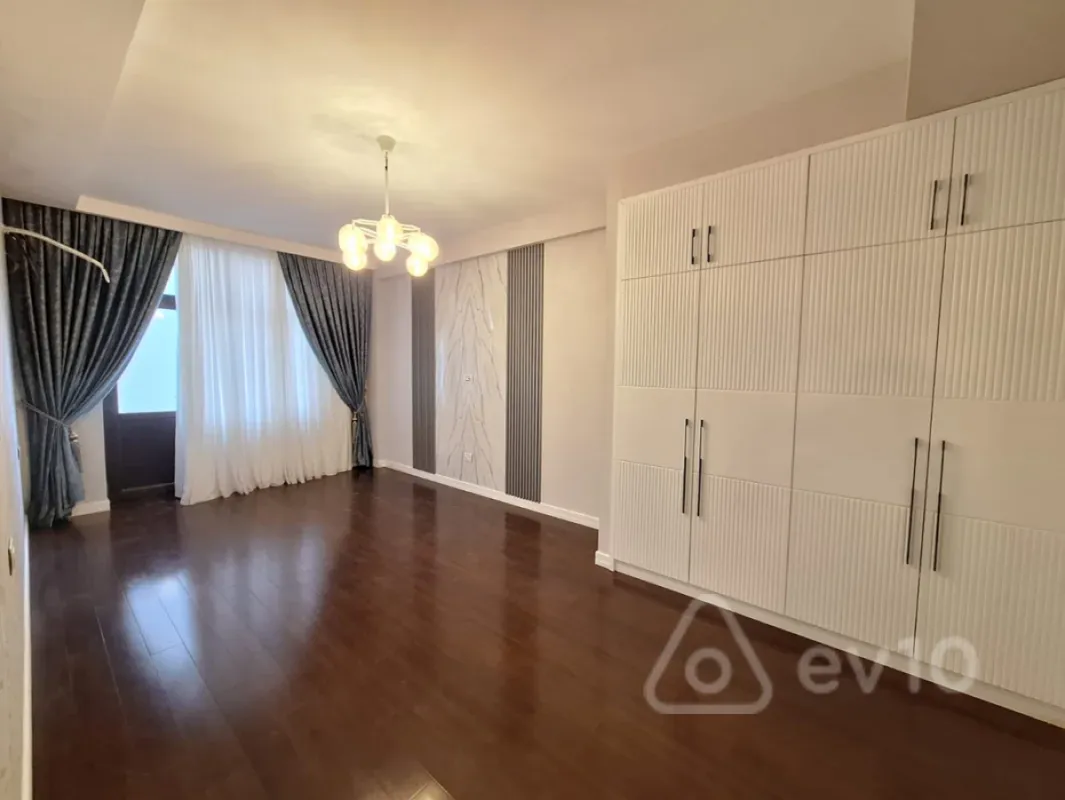 Satılır 4 otaqlı yeni tikili 215 m²