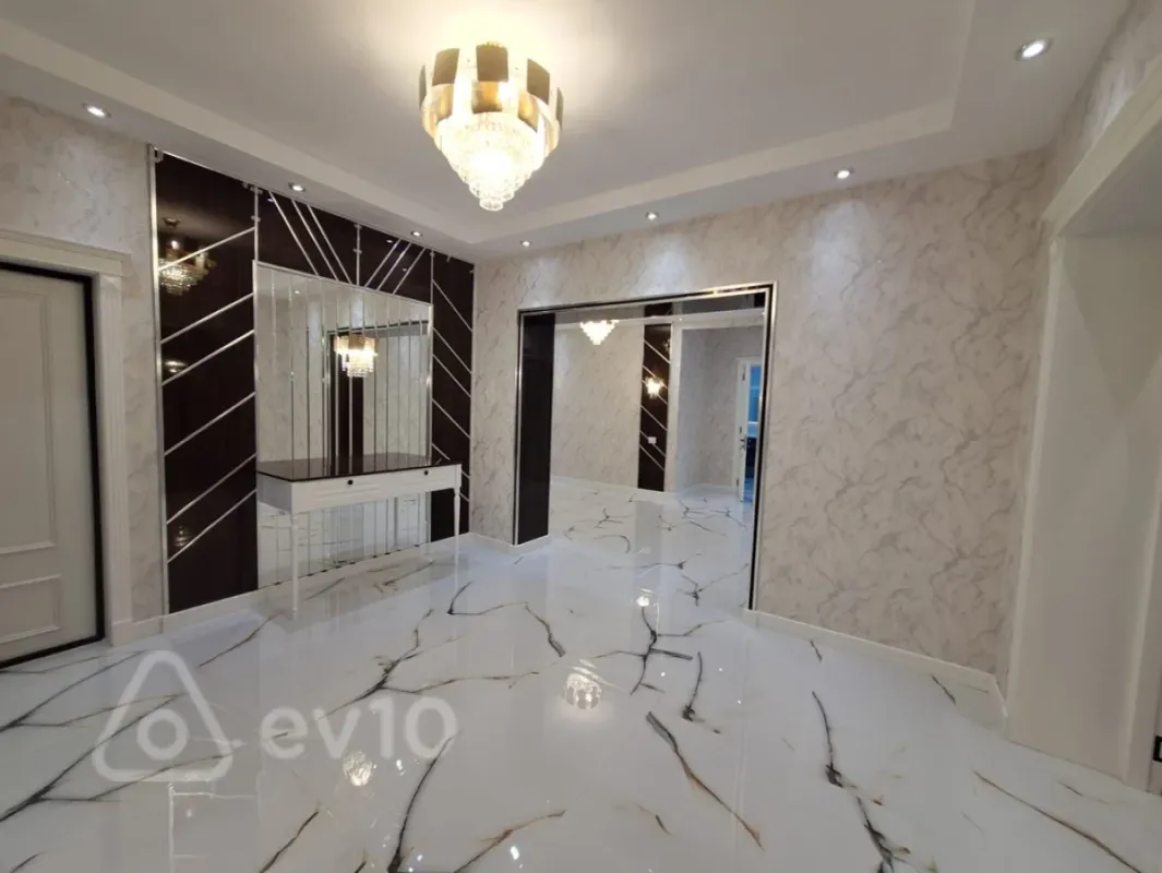 Satılır 4 otaqlı yeni tikili 215 m²