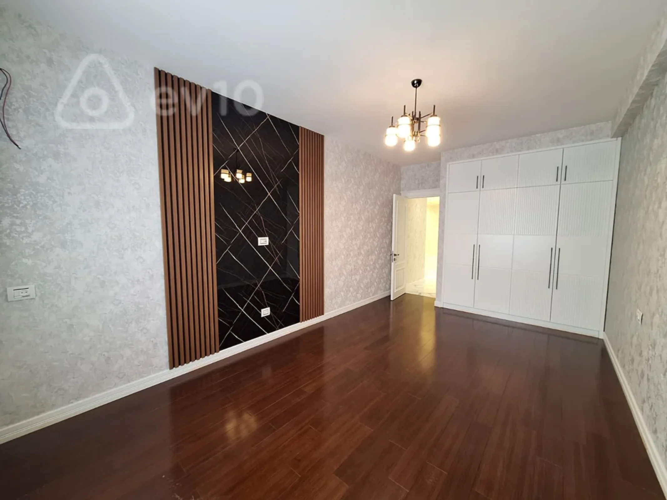 Satılır 4 otaqlı yeni tikili 215 m²