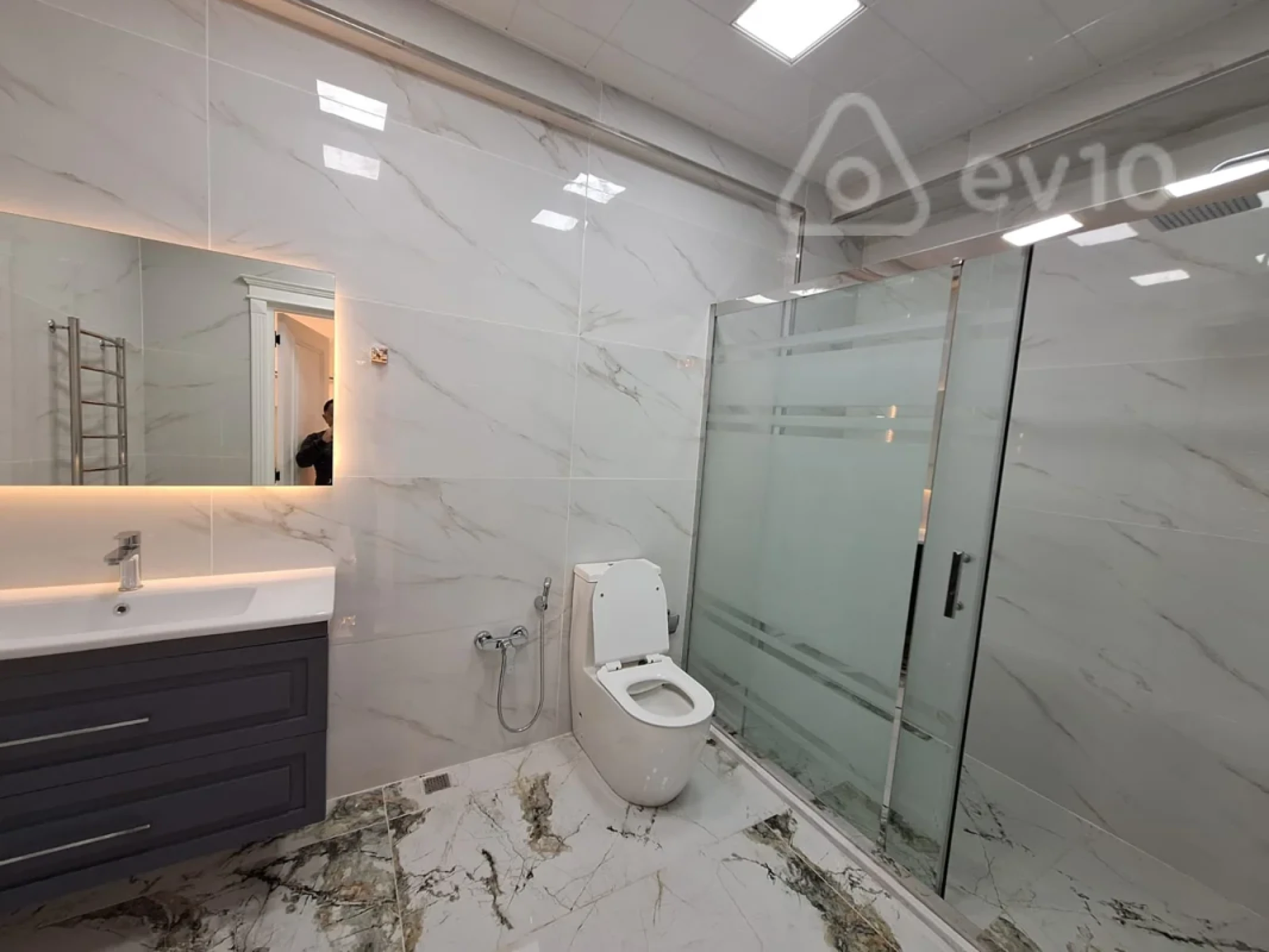 Satılır 4 otaqlı yeni tikili 215 m²