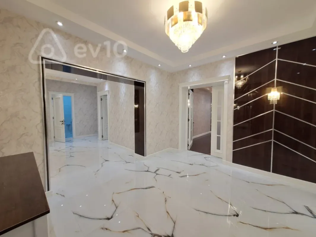 Satılır 4 otaqlı yeni tikili 215 m²