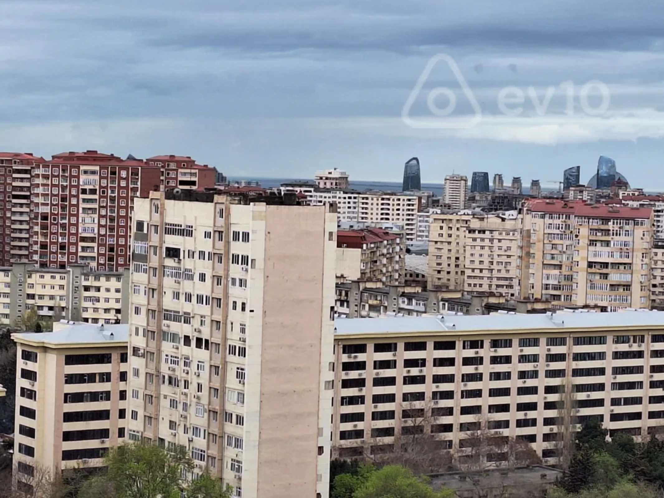 Satılır 4 otaqlı yeni tikili 215 m²