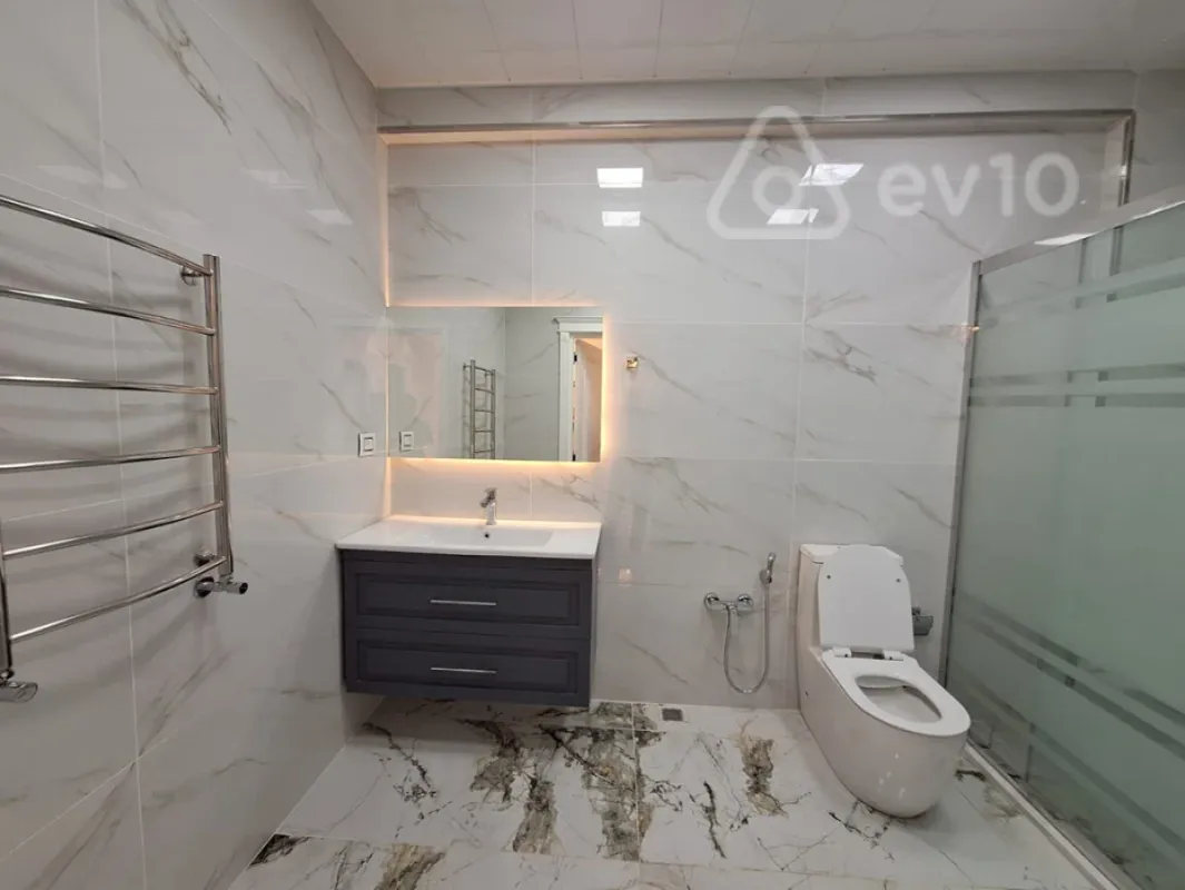Satılır 4 otaqlı yeni tikili 215 m²