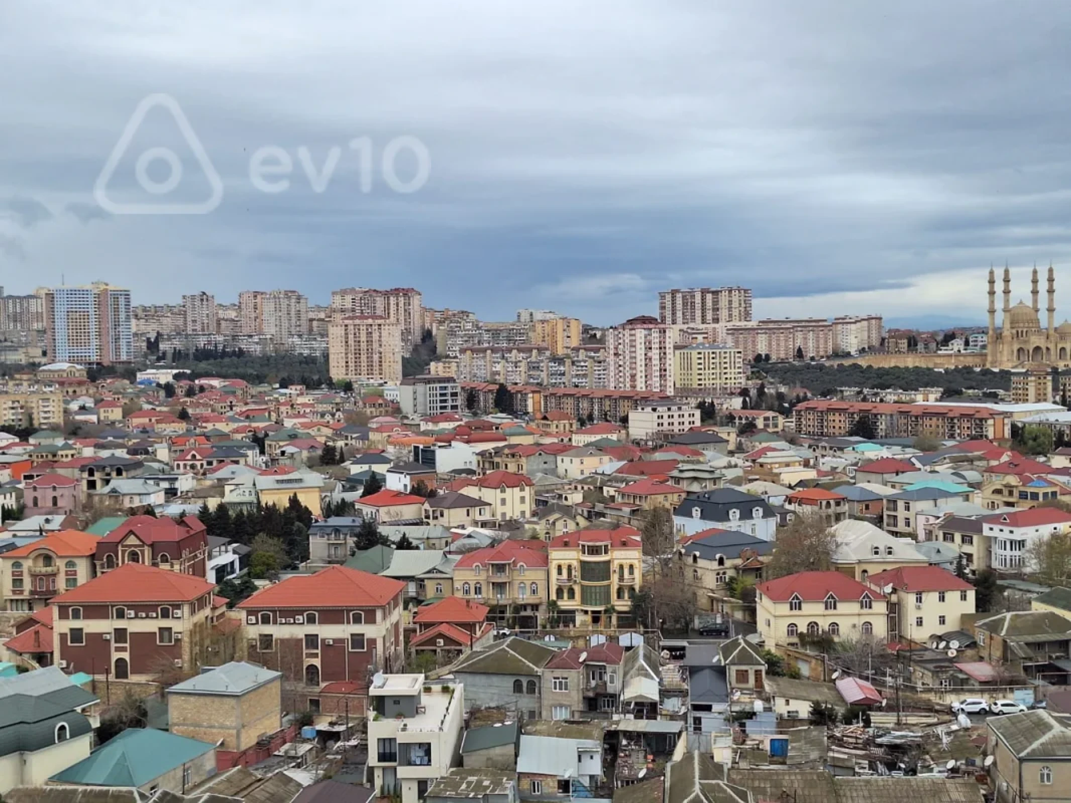 Satılır 4 otaqlı yeni tikili 215 m²