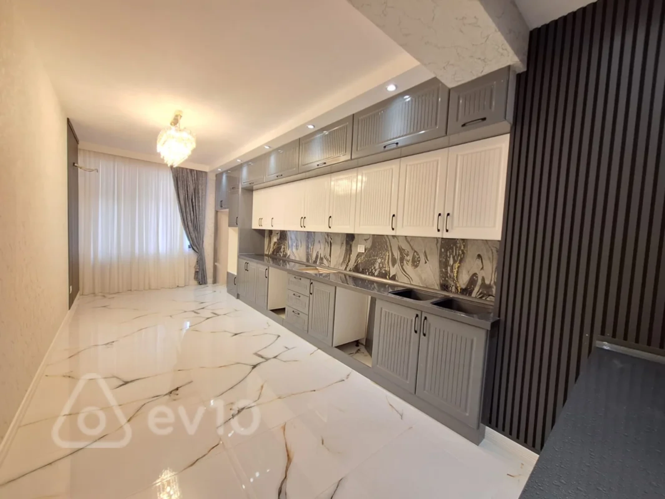 Satılır 4 otaqlı yeni tikili 215 m²