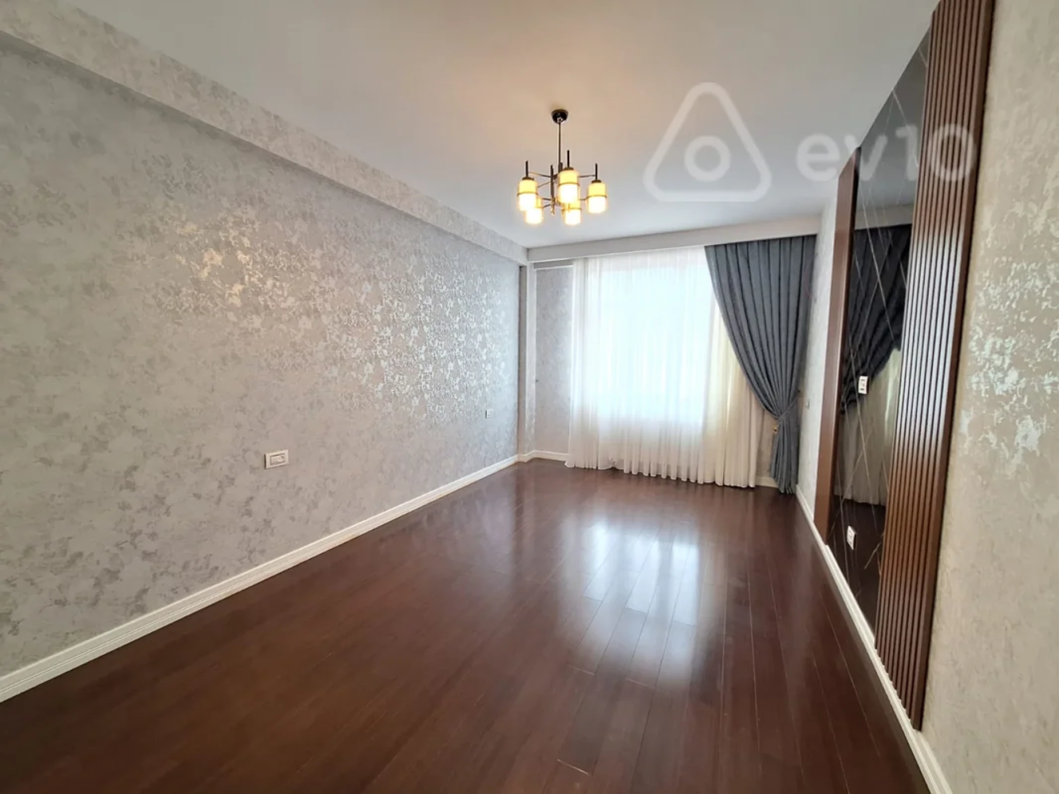 Satılır 4 otaqlı yeni tikili 215 m²