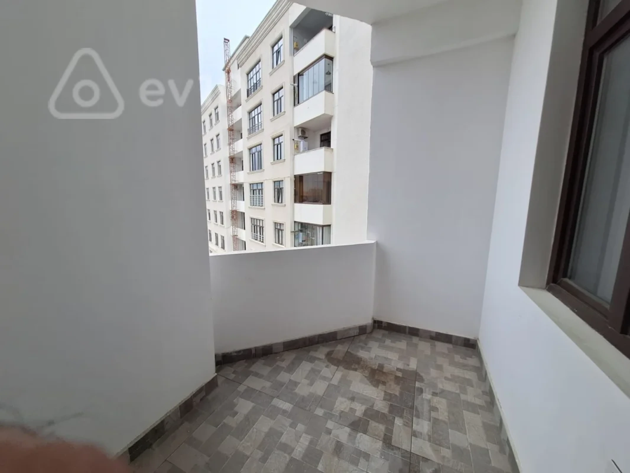 Satılır 4 otaqlı yeni tikili 215 m²