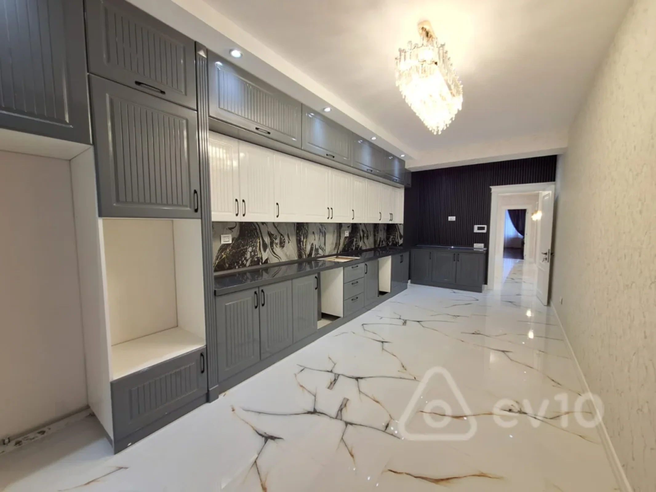 Satılır 4 otaqlı yeni tikili 215 m²