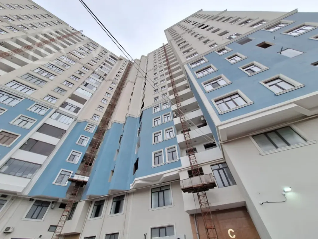 Satılır 4 otaqlı yeni tikili 215 m²