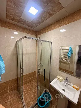 Kirayə verilir 2 otaqlı yeni tikili 65 m²