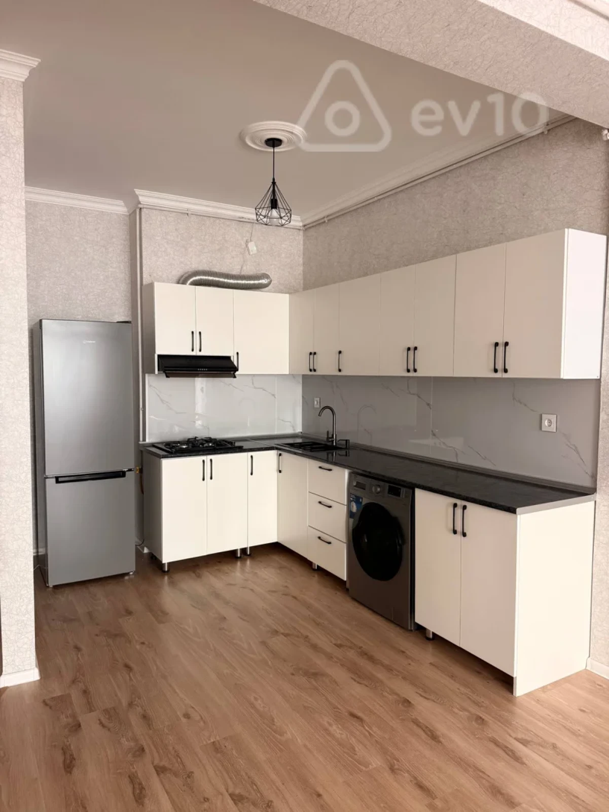 Kirayə verilir 2 otaqlı yeni tikili 65 m²
