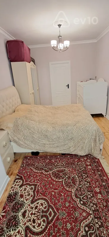 Satılır 2 otaqlı köhnə tikili 57 m²