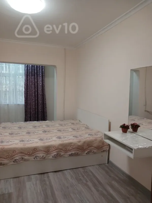 Kirayə verilir 2 otaqlı köhnə tikili 45 m²