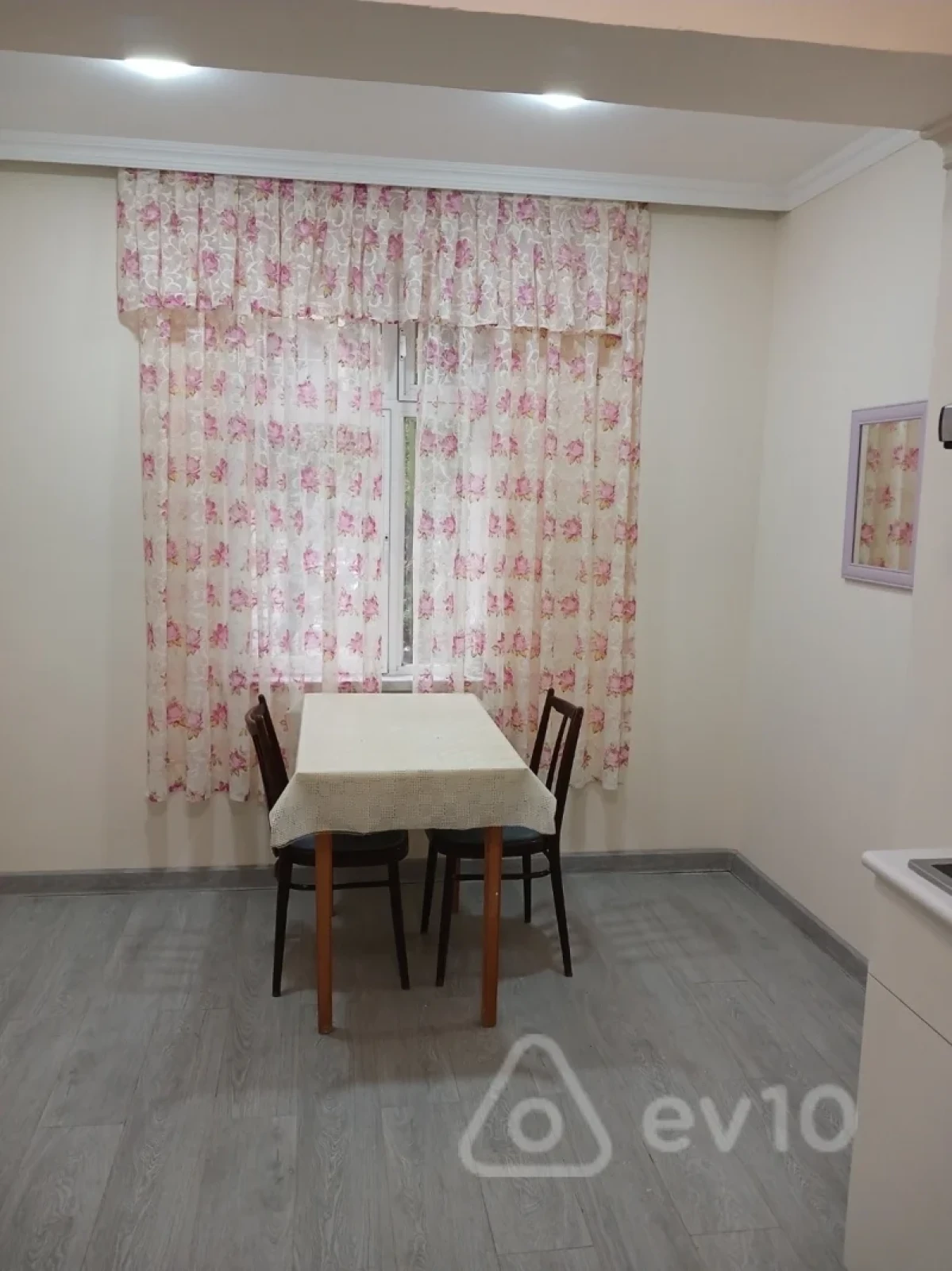 Kirayə verilir 2 otaqlı köhnə tikili 45 m²