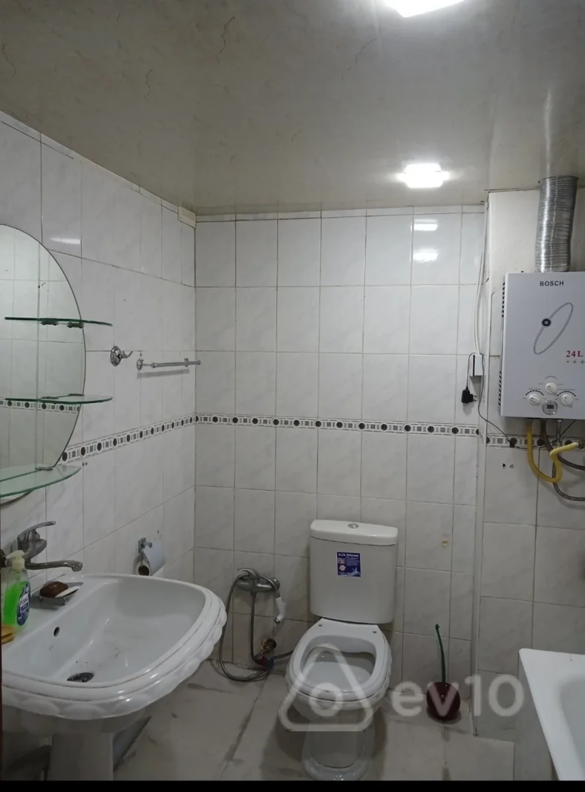 Kirayə verilir 2 otaqlı köhnə tikili 45 m²