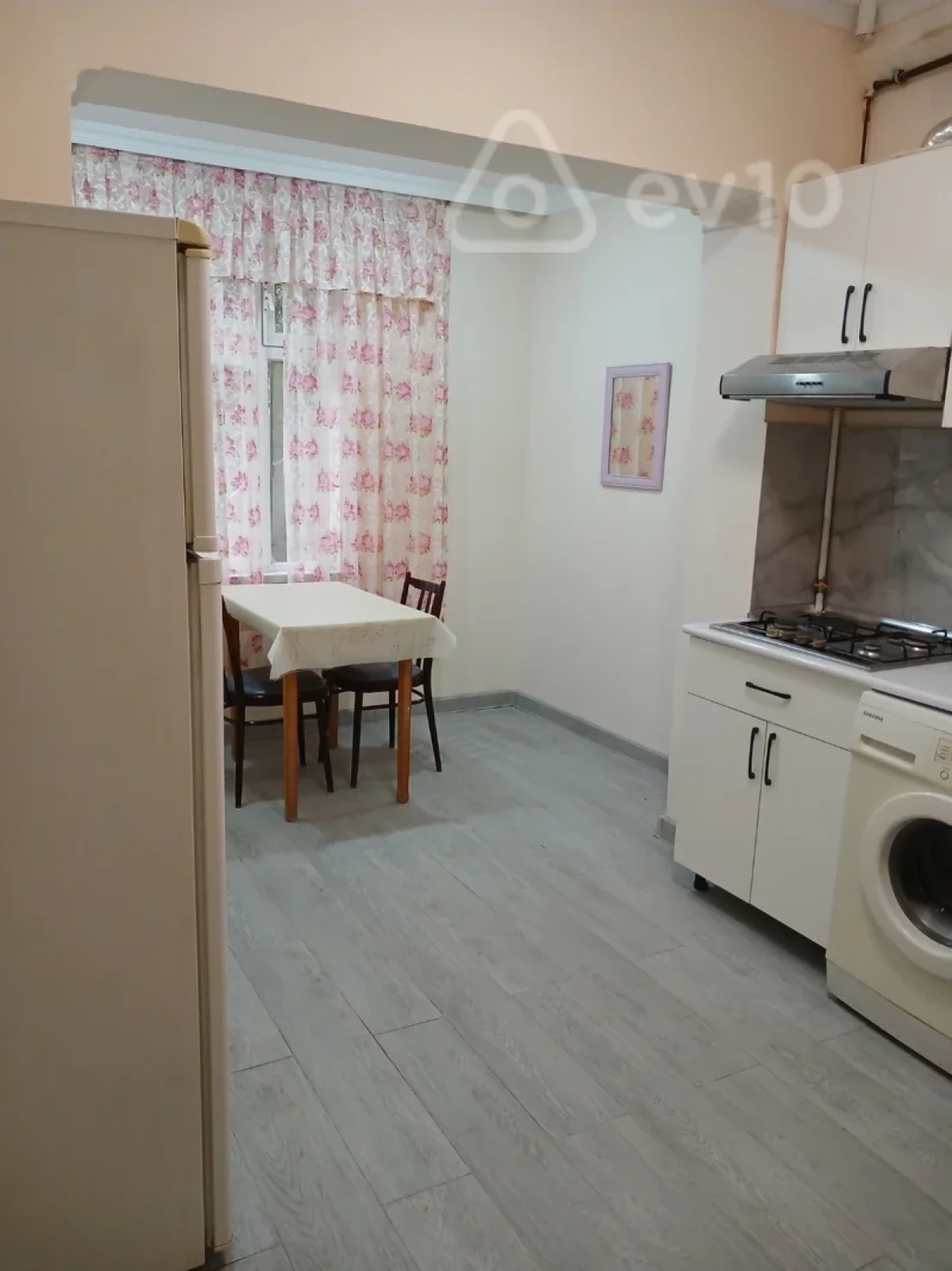 Kirayə verilir 2 otaqlı köhnə tikili 45 m²