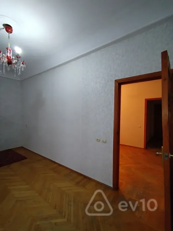 Satılır 2 otaqlı köhnə tikili 50 m²