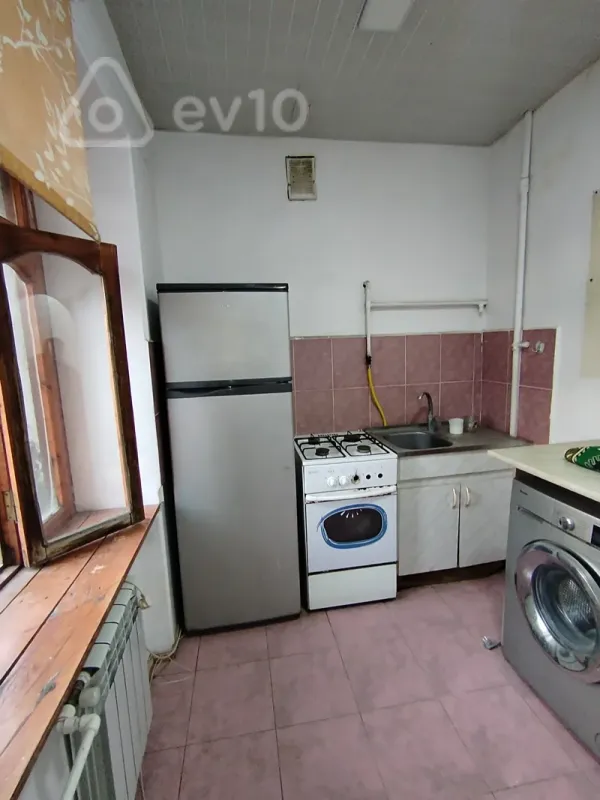 Satılır 2 otaqlı köhnə tikili 50 m²