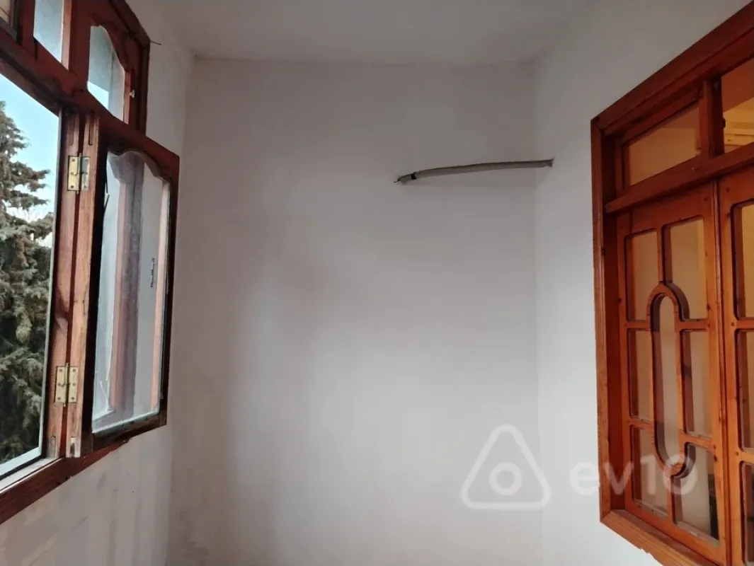 Satılır 2 otaqlı köhnə tikili 50 m²